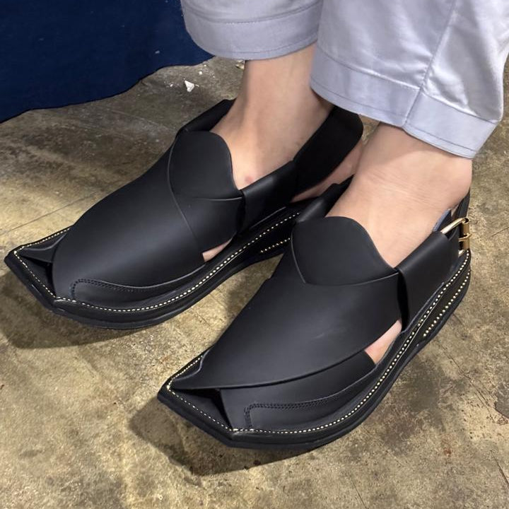 DajiWear Black Pure Leather Zalmi Chappal